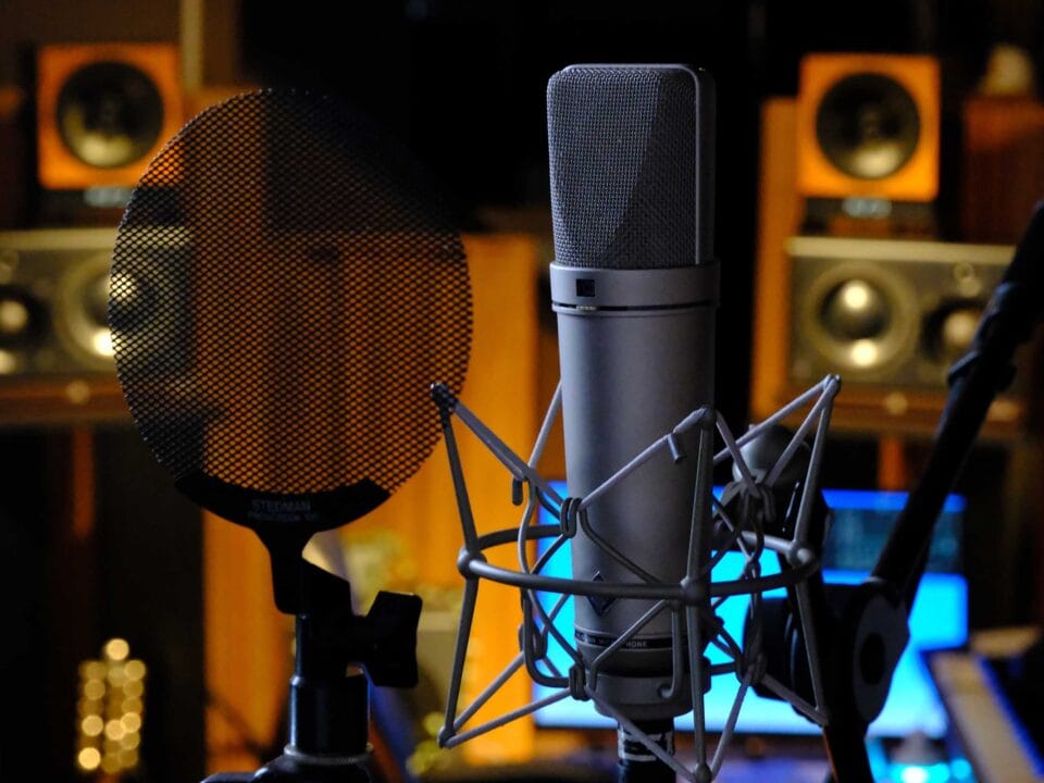 UNITED STUDIO INC